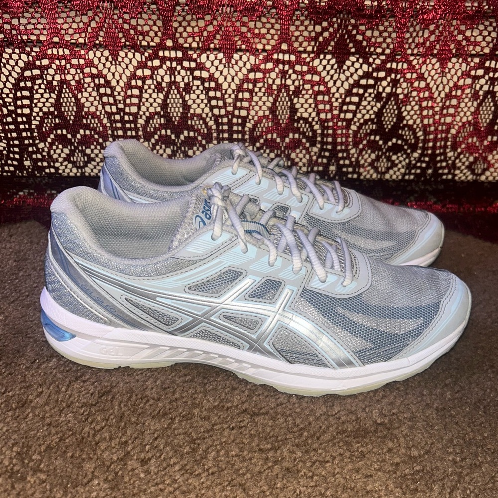 ASICS - Picture 2 of 5